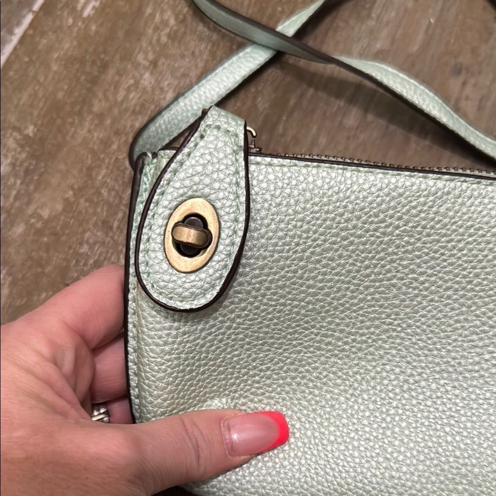 Joy Susan Green Clutch Wristlet with bronze Hardware - Picture 2 of 9